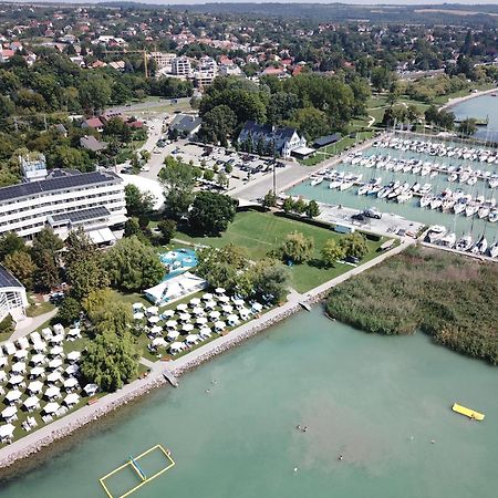 Hotel Marina Port Балатонкенезе Экстерьер фото
