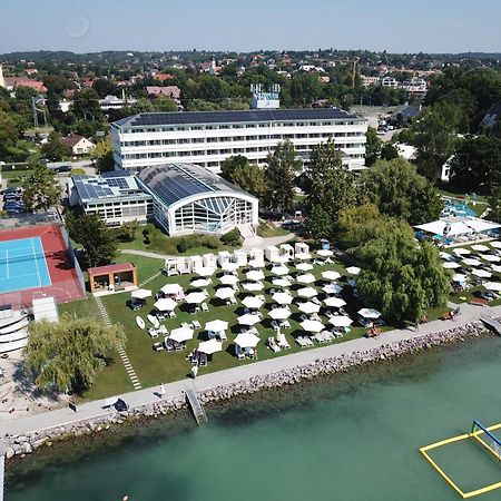 Hotel Marina Port Балатонкенезе Экстерьер фото