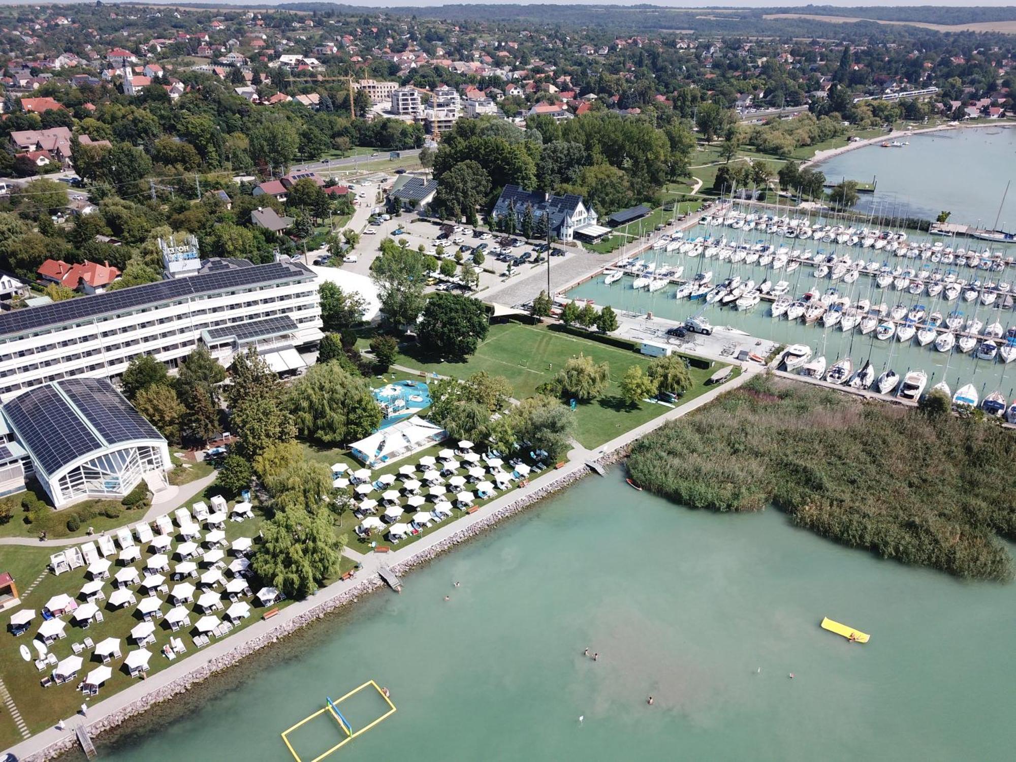 Hotel Marina Port Балатонкенезе Экстерьер фото