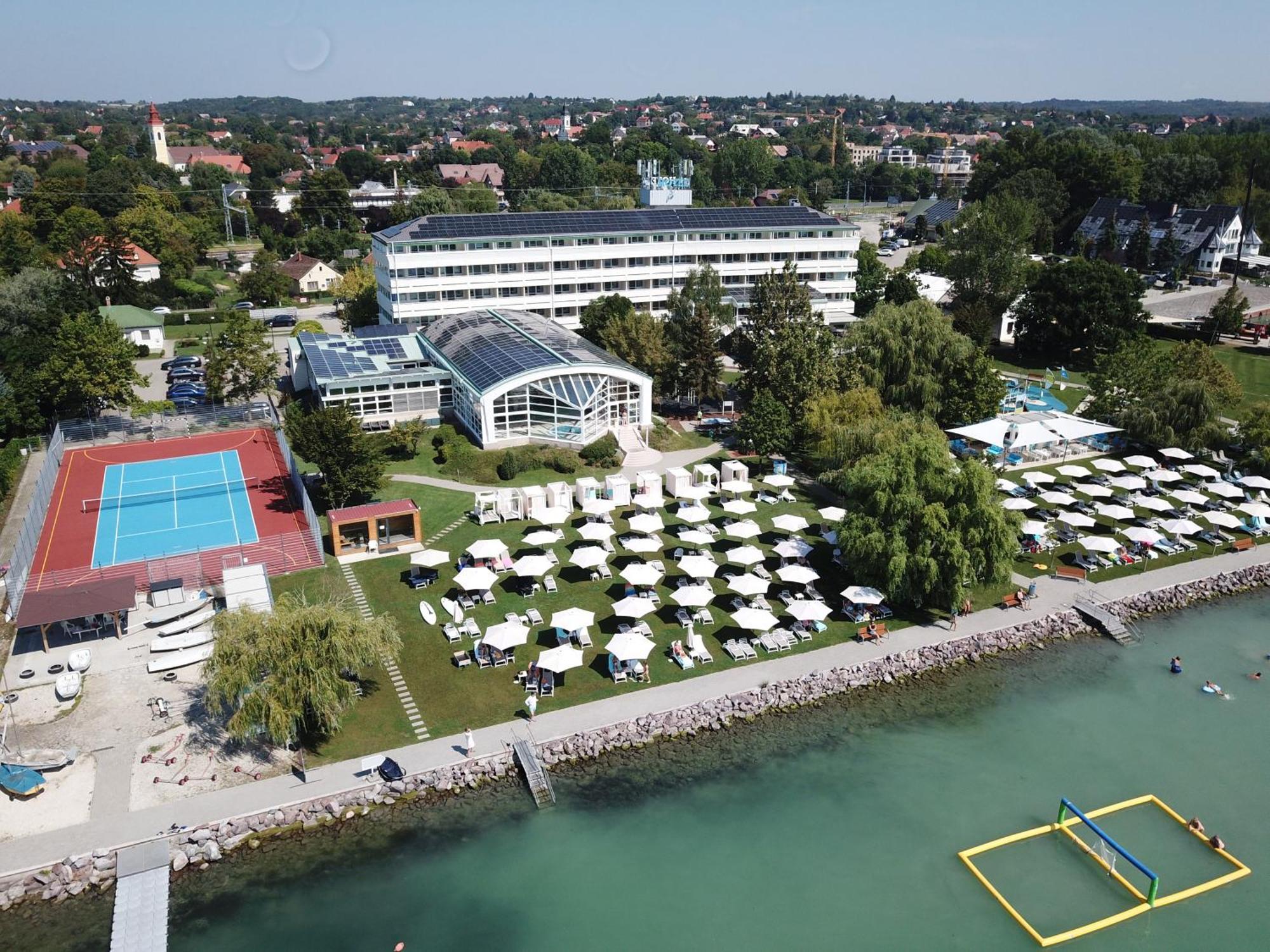 Hotel Marina Port Балатонкенезе Экстерьер фото