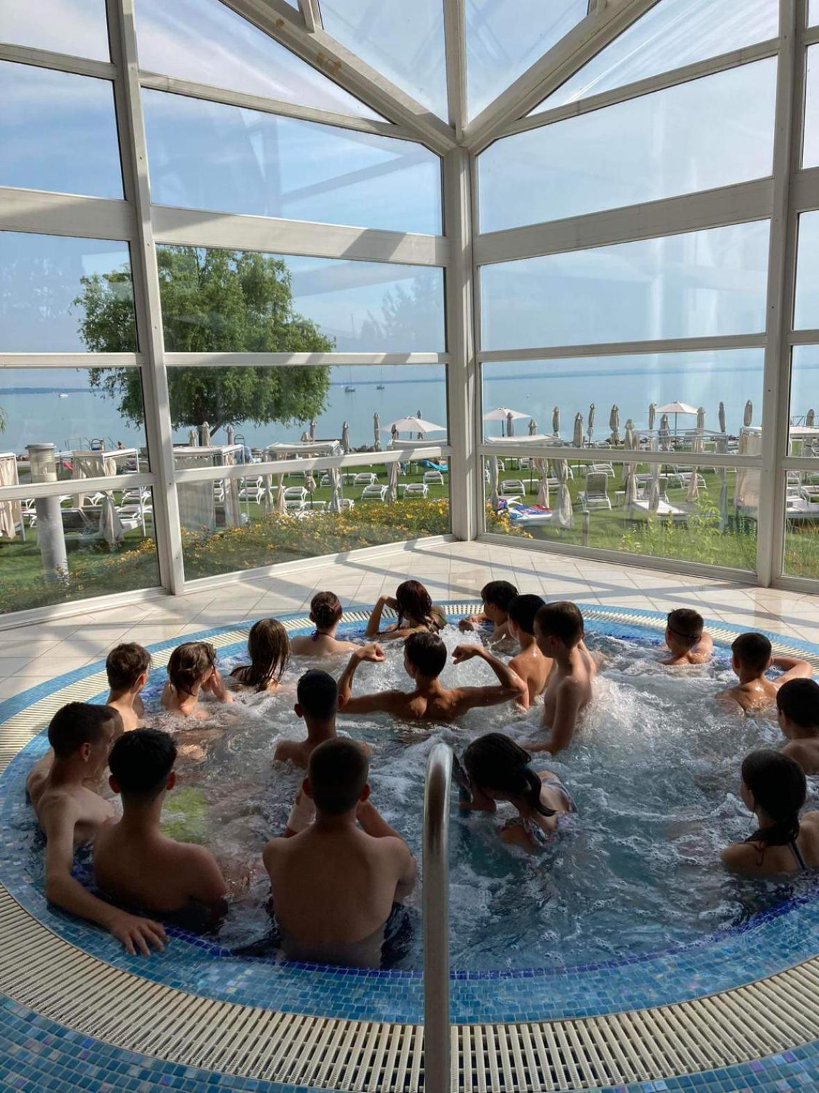 Hotel Marina Port Балатонкенезе Экстерьер фото