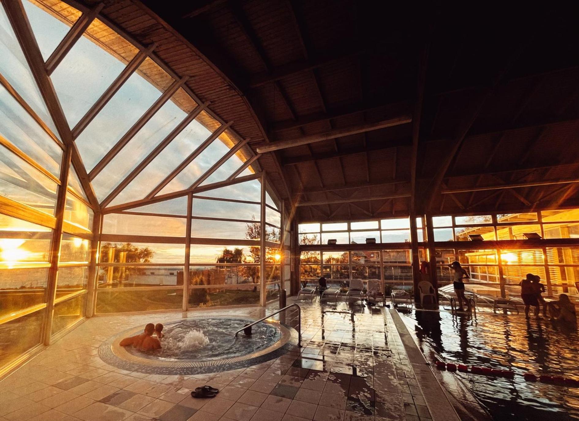 Hotel Marina Port Балатонкенезе Экстерьер фото