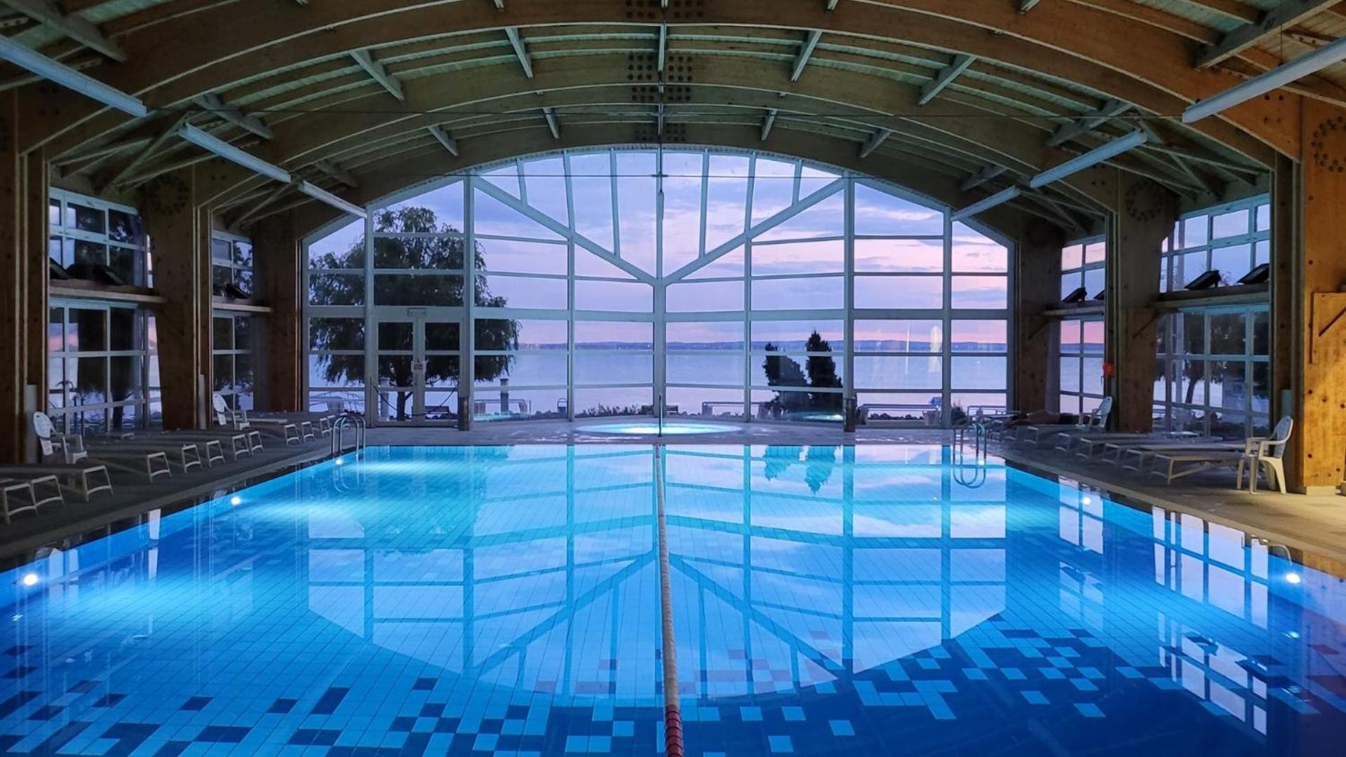 Hotel Marina Port Балатонкенезе Экстерьер фото